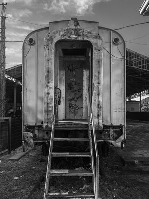 MODERNIDADE ABANDONADA