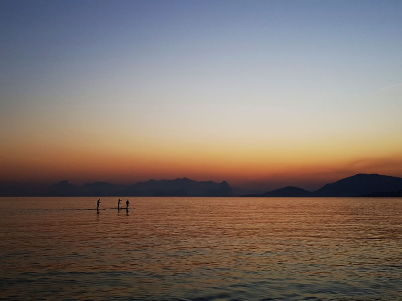 STAND-UP IN THE REAL SUNSET