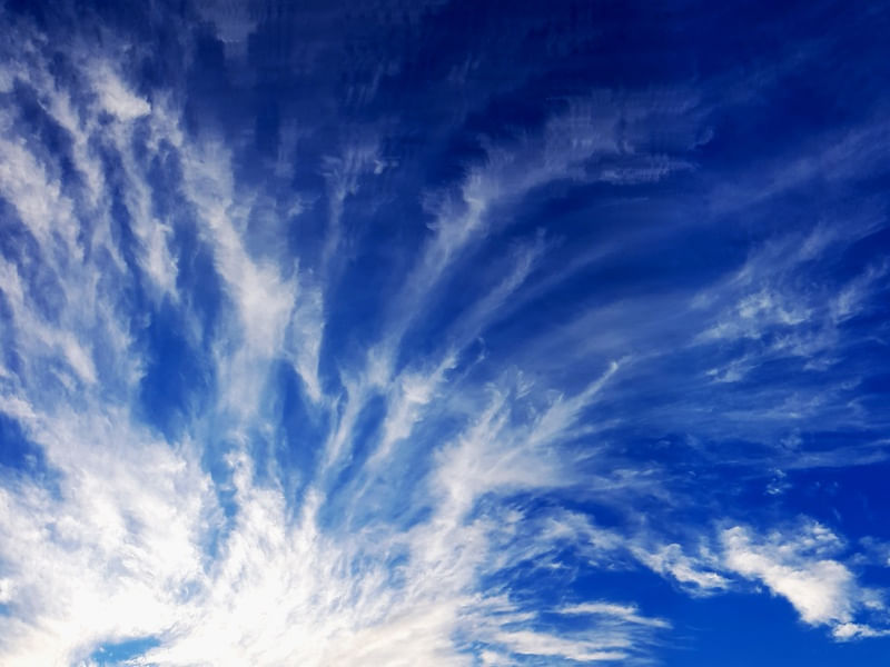 SOL NUVENS E CÉU AZUL