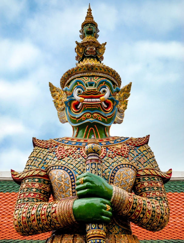ESTÁTUA TAILANDESA