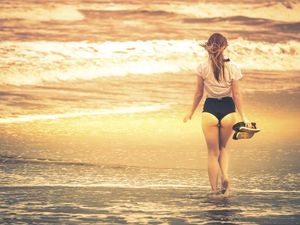 GIRL AT THE BEACH