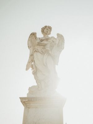 ESTÁTUA CONTRA O SOL