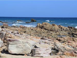 PEDRAS E OCEANO