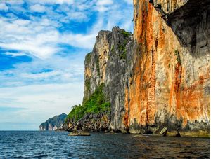 PAREDE DE ROCHA EM KHO PHI PHI