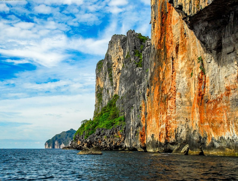 PAREDE DE ROCHA EM KHO PHI PHI