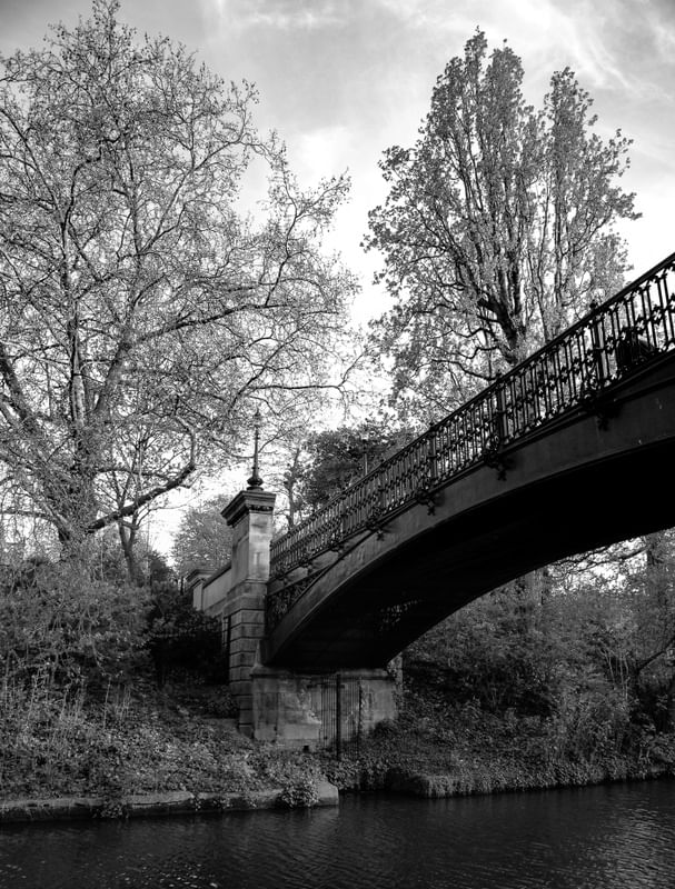 PONTE DE FERRO SOBRE RIO