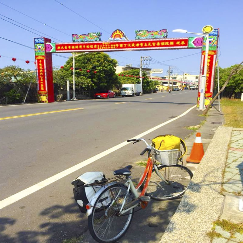 VIAJANDO DE BICICLETA