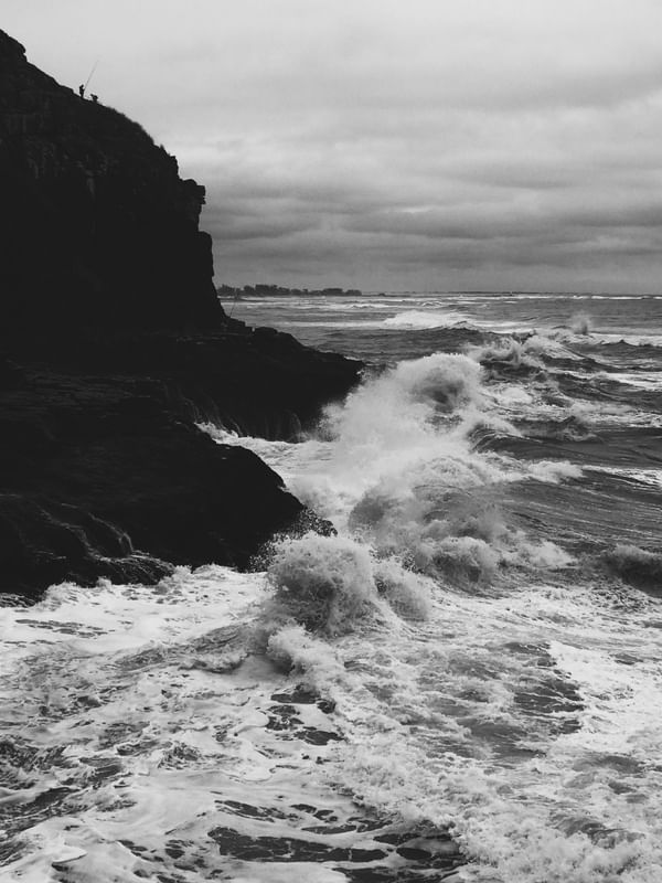 WAVES CRASHING
