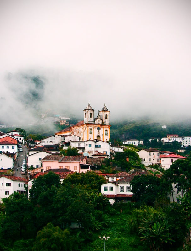 IGREJA ENTRE NUVENS