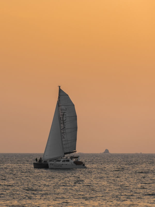 BARCO AO POR DO SOL