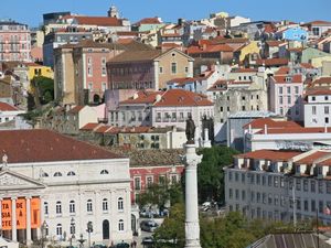 CIDADE DE LISBOA E SUAS CASAS COLORIDAS