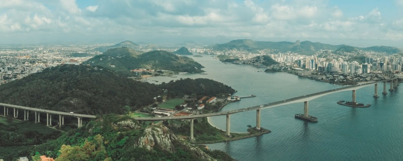 GRANDE VITÓRIA COM VISTA PARA A TERCEIRA PONTE, VITÓRIA, VILA VELHA E CONVENTO DA PENHA.