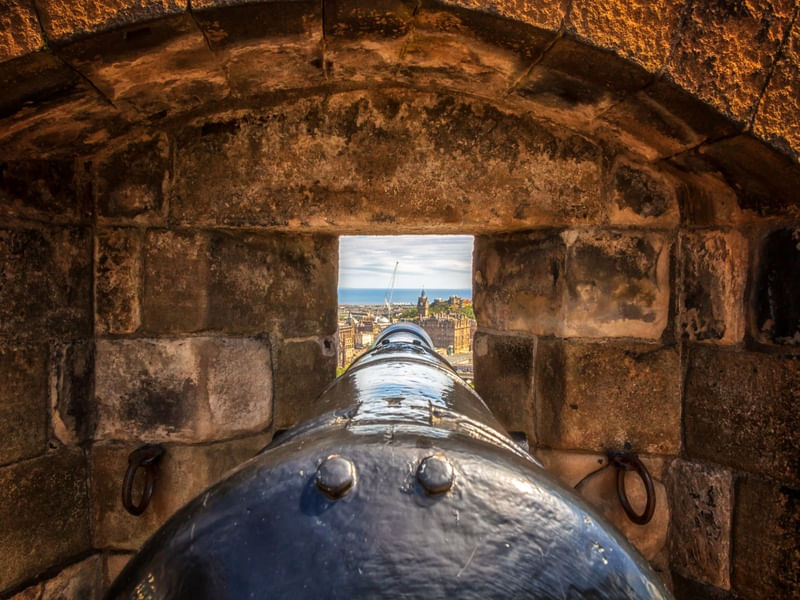 CANHÃO NO CASTELO - EDINBURGO