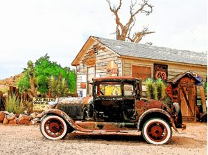 CARRO VINTAGE ESQUECIDO