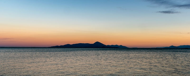 POR DO SOL NO MAR EM PANORAMA