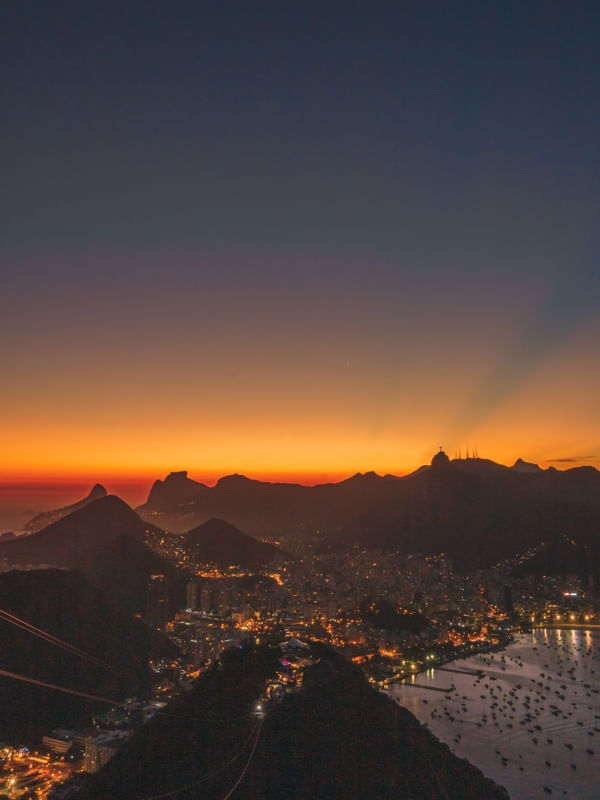 POR DO SOL NO PÃO