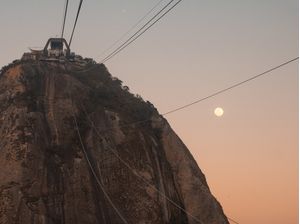 PÃO E LUA