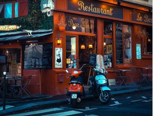 UM RESTAURANTE FRANCÊS