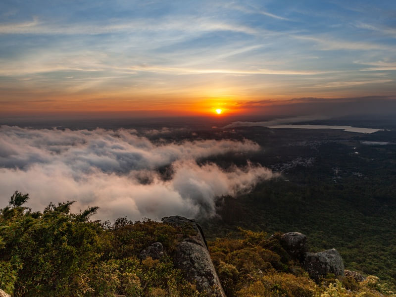 POR DO SOL NA MONTANHA ANHANGAVA