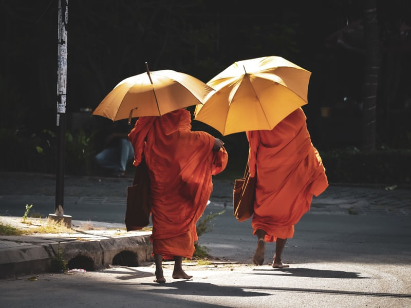 DOIS MONGES: CAMBODIA