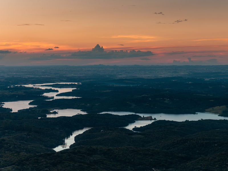 POR DO SOL NO MORRO DO CANAL