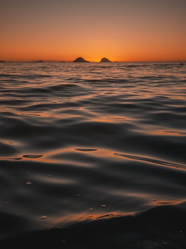 DUAS ILHAS E O SOL