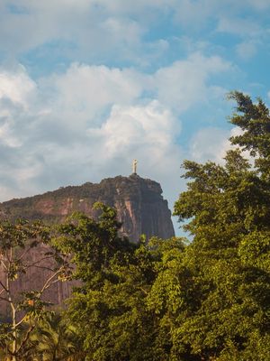 CRISTO EMOLDURADO VISTO DA LAGOA