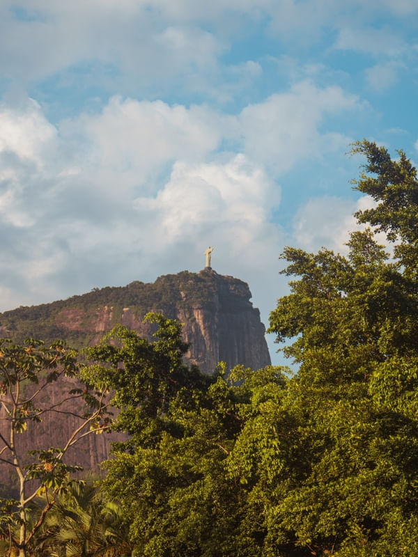 CRISTO EMOLDURADO VISTO DA LAGOA