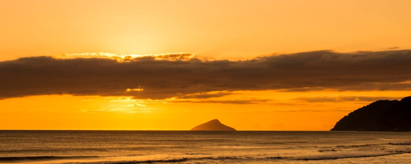PÔR DO SOL NA ILHA
