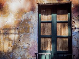 COLONIAL WALL