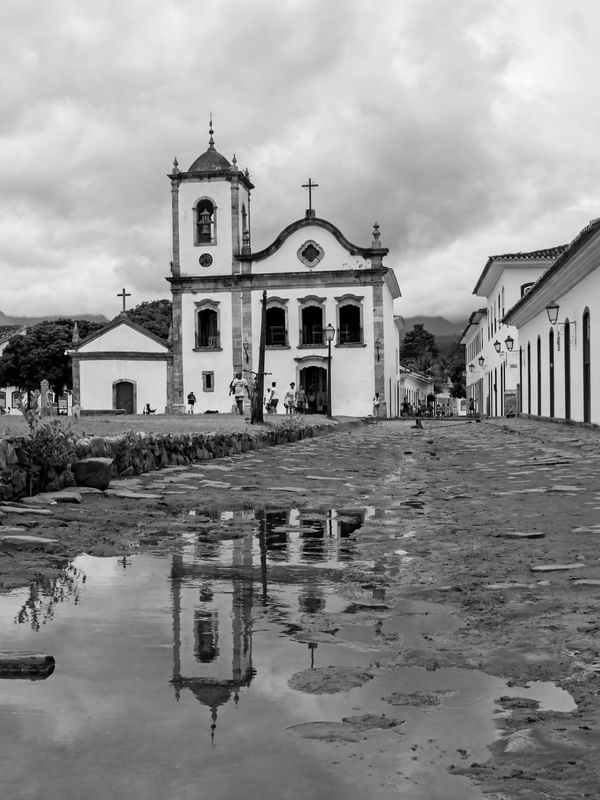 IGREJA EM PARATY
