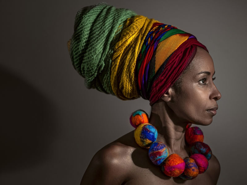 MULHER COM TURBANTE