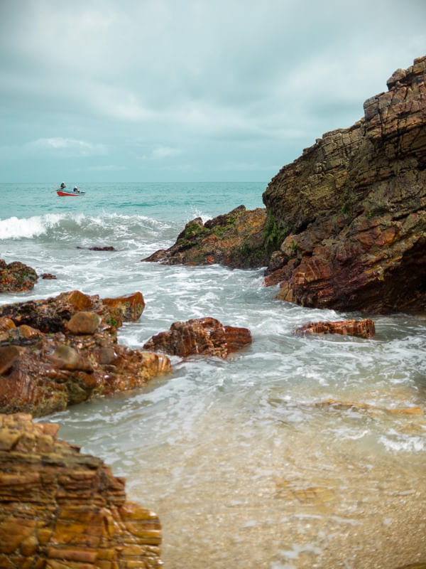 PRAIA DA PEDRA FURADA