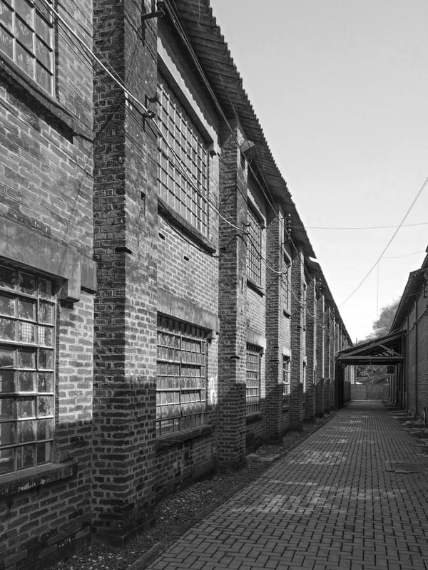 OLD BRICK BUIDING 1 BW