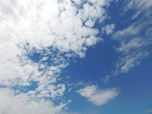 DIA DE CÉU AZUL