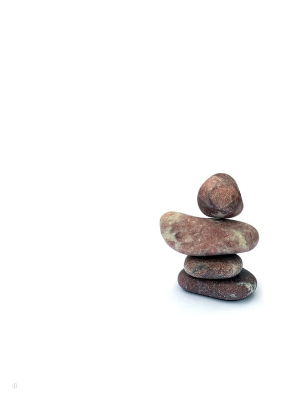 TOTEM ROSA COM QUATRO PEDRAS