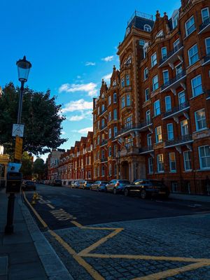 LONDON EARLS COURT