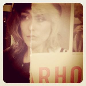 DEBBIE CARVALHO OU KARINE HARRY