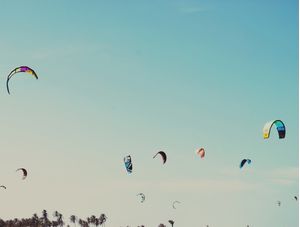 KITESURFING