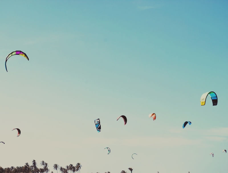 KITESURFING