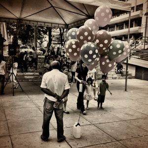 BALÕES NA PRAÇA