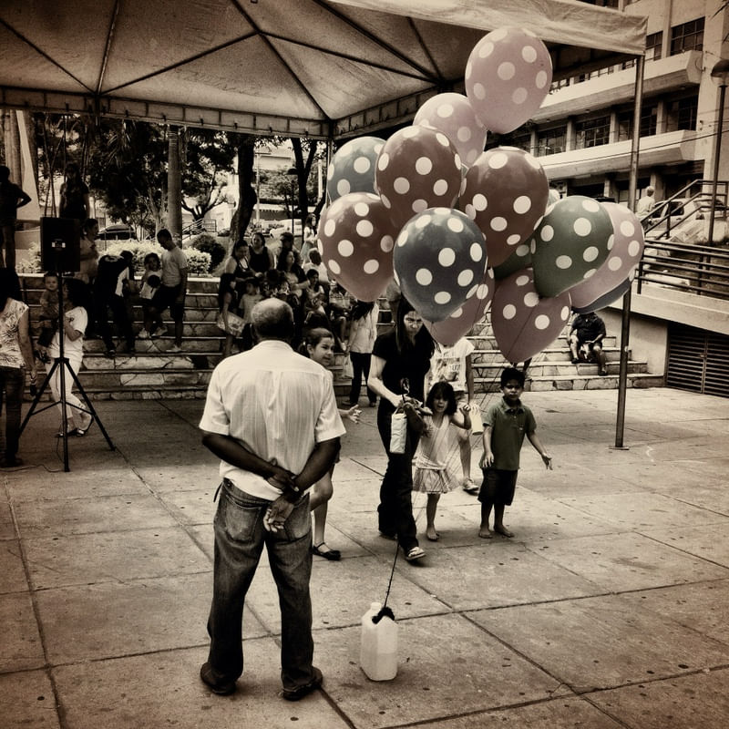 BALÕES NA PRAÇA