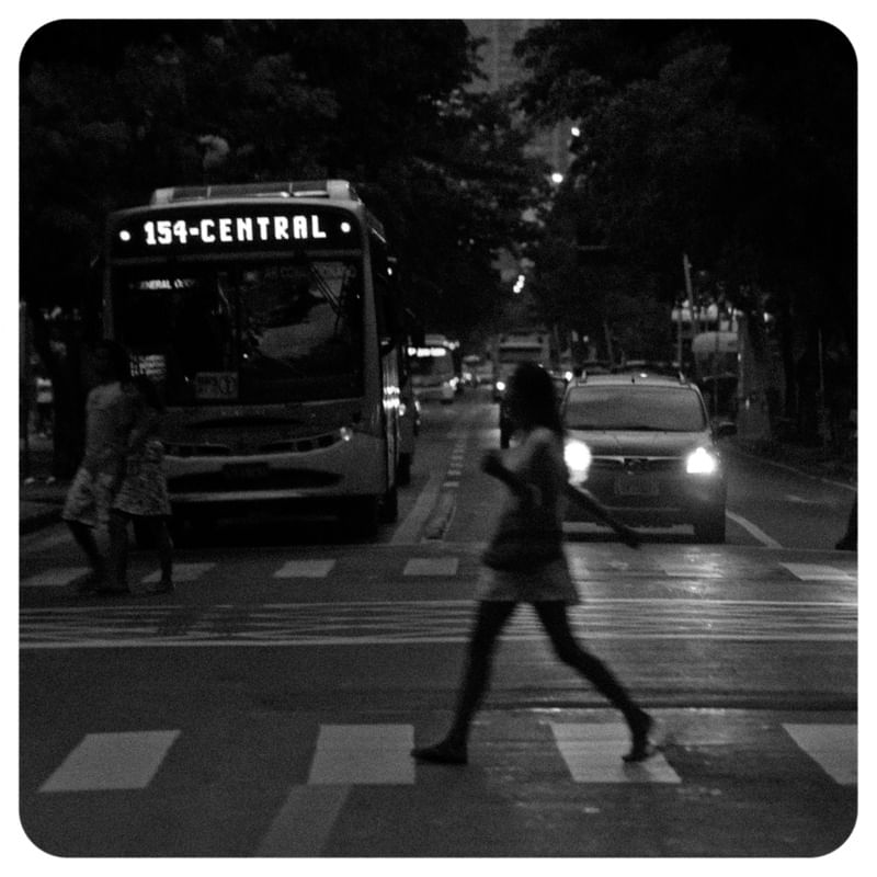 ONIBUS CARRO E PEDESTRE NOTURNA 162