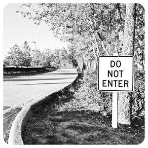 DO NOT ENTER PLACA ESTRADA 170