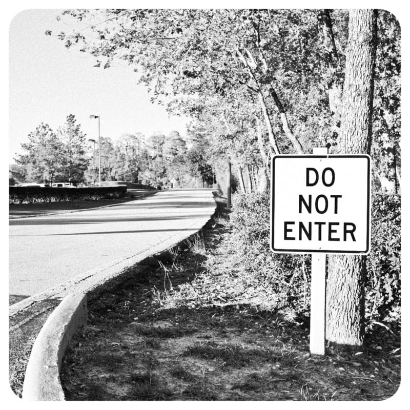 DO NOT ENTER PLACA ESTRADA 170
