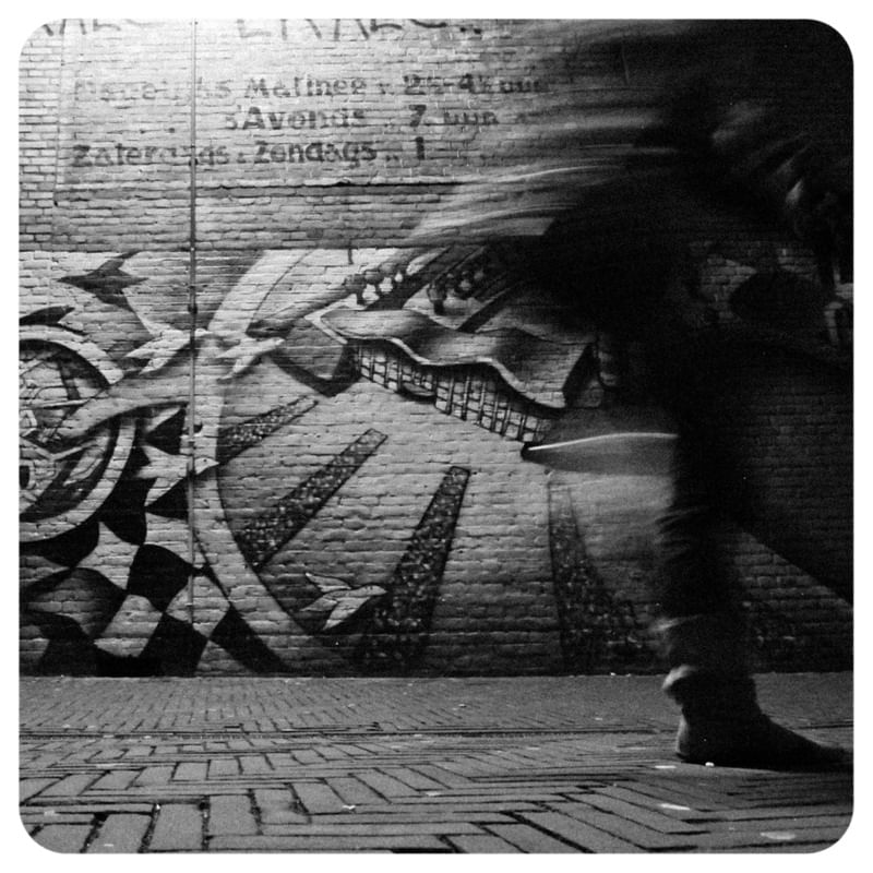 GRAFITTI VULTO SUSPENSE PEDESTRE HOLANDA 219