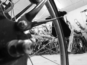 BIKE GARAGEM - AMSTERDAM