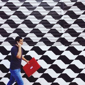 PRETO, BRANCO E VERMELHO?