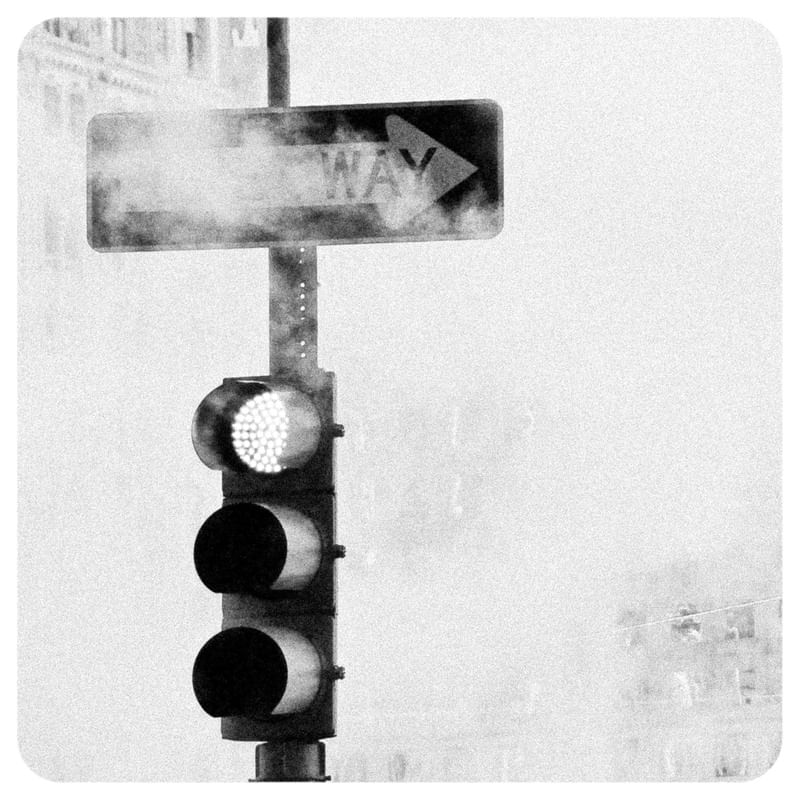 SINAL DE TRANSITO NY THIS WAY