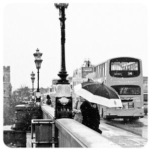 NEVE LONDRES GUARDA-CHUVA PONTE ONIBUS 294